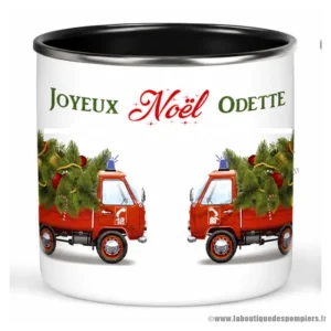 Mug Noël Sapeurs Pompiers avec fourgon qui transporte un sapin de Noël. Creation exclusive pour la boutique des pompiers
