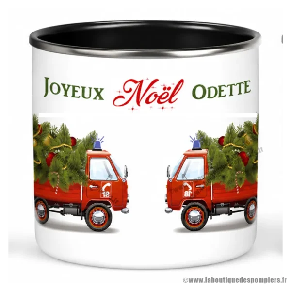 Mug Noël Sapeurs Pompiers avec fourgon qui transporte un sapin de Noël. Creation exclusive pour la boutique des pompiers